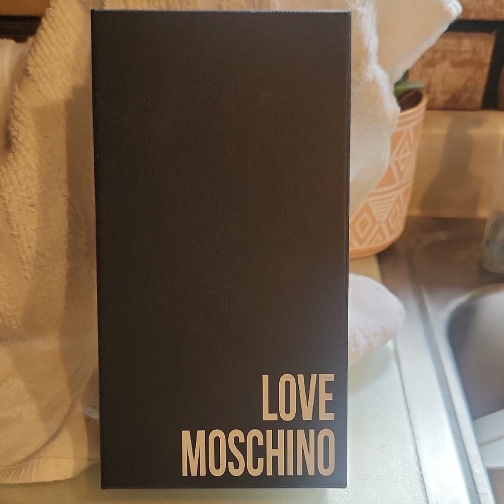 Love Moschino Black Wallet Sophisticated Design